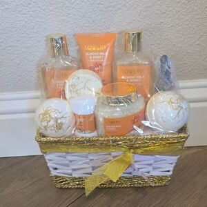 Lovery Almond Milk & Honey Bath Gift Set — Orange & Gold Accents